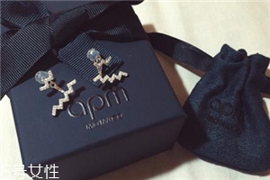 耳釘有血跡怎么清洗？耳釘上的血跡用什么洗？