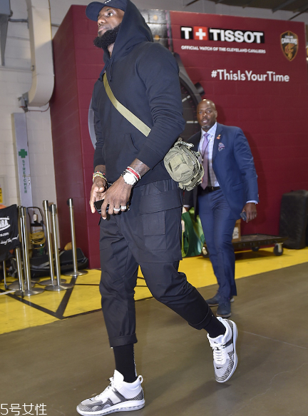 john elliott聯(lián)名nike lebron icon什么時候發(fā)售？