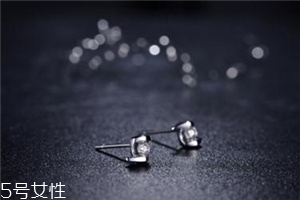 耳釘扣太緊怎么辦？耳釘扣太緊怎么取下來？