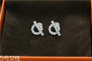 耳釘轉(zhuǎn)不動怎么辦？耳釘轉(zhuǎn)不動怎么處理？