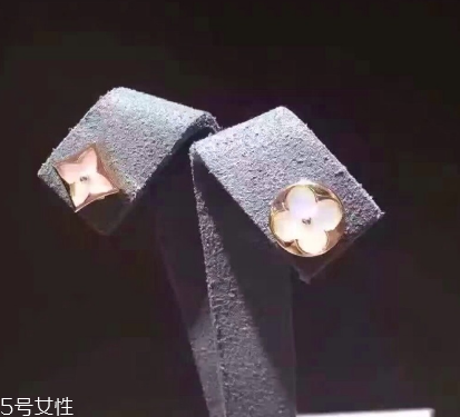 耳釘穿不過去怎么辦？耳釘卡在中間怎么處理？