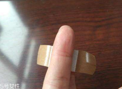 創(chuàng)可貼可以消腫嗎？創(chuàng)可貼有消腫功效嗎？