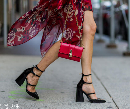 復(fù)古風(fēng)衣服配什么鞋子？復(fù)古風(fēng)搭配什么鞋子好看？