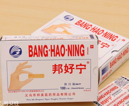 創(chuàng)可貼和肉連著怎么辦？創(chuàng)可貼連著肉怎么處理？