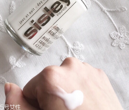 乳液可以當晚霜用嗎？乳液當晚霜用好嗎？