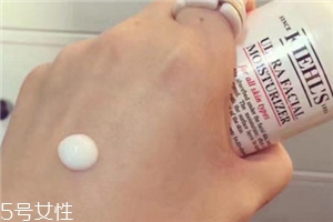乳液可以當晚霜用嗎？乳液當晚霜用好嗎？