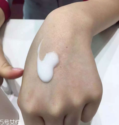 乳液可以當(dāng)妝前乳嗎？乳液當(dāng)妝前乳用好嗎？