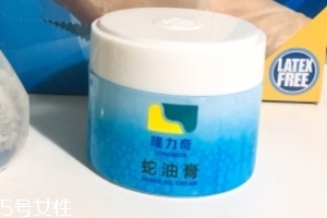蛇油膏治腳氣嗎？腳氣可以用蛇油膏嗎？