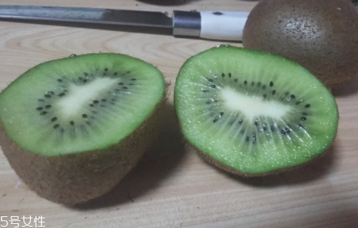 綠心獼猴桃硬的能吃嗎？硬的綠心獼猴桃能吃嗎？