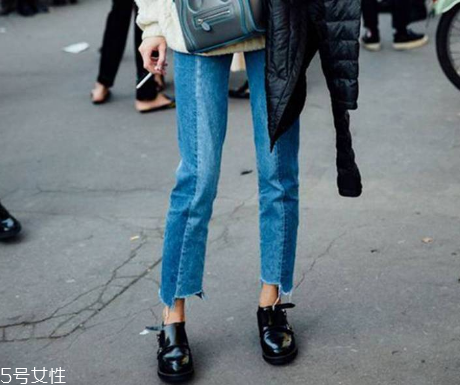 腿粗穿什么牛仔褲顯瘦？腿粗適合穿什么樣的牛仔褲？