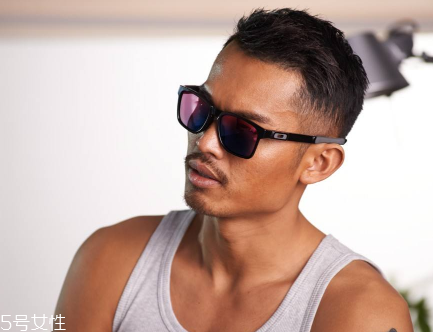oakley眼鏡多少錢(qián)？歐克利眼鏡正品價(jià)格