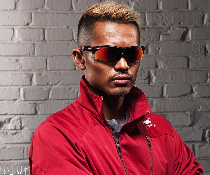 oakley眼鏡真假辨別 歐克利眼鏡怎么辨別真假？