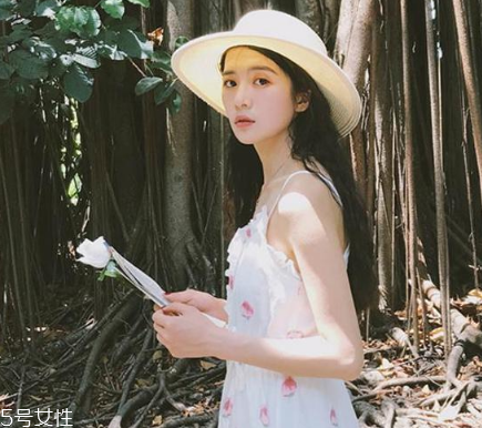 夏天拍照穿什么裙子好看？拍照適合穿什么裙子？