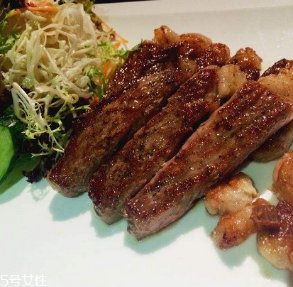 西冷牛排如何腌制肉嫩？西冷牛排腌制方法