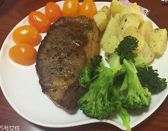 西冷牛排有肥肉嗎？西冷牛排是瘦肉嗎？