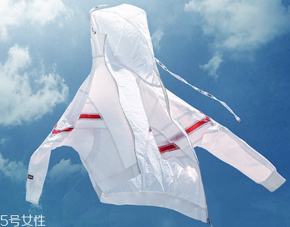 防曬衣里面穿什么？防曬衣里面怎么搭配？