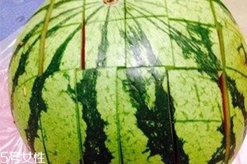 西瓜擺盤切法 怎樣切西瓜不浪費？
