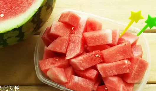 西瓜汁怎么洗掉？怎樣避免西瓜汁弄臟衣物？