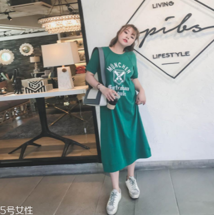 綠色連衣裙怎么搭配？綠色連衣裙搭配圖片