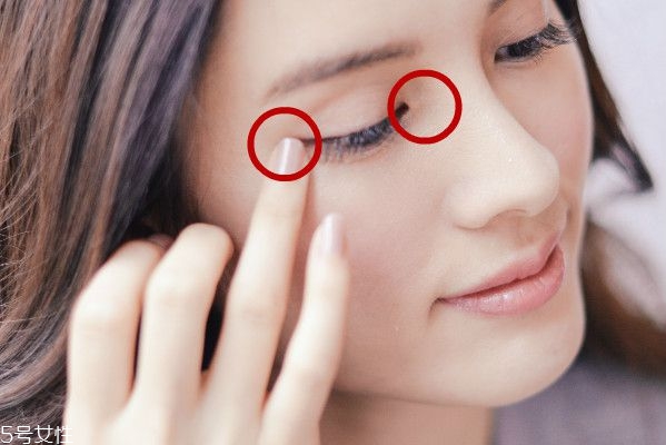不畫(huà)眼線只畫(huà)眼影行嗎 不畫(huà)眼線的眼睛放大術(shù)