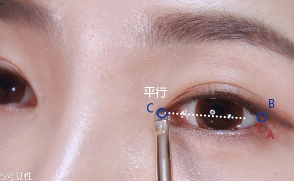 不畫(huà)眼線只畫(huà)眼影行嗎 不畫(huà)眼線的眼睛放大術(shù)