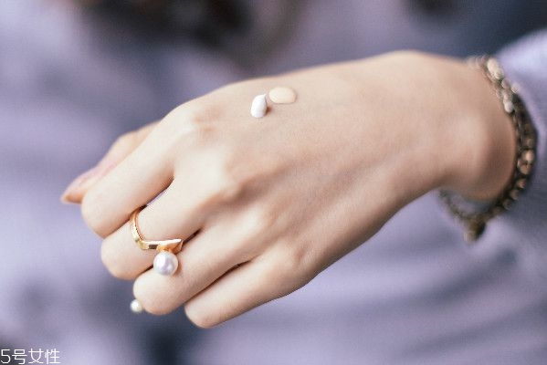 不畫(huà)眼線只畫(huà)眼影行嗎 不畫(huà)眼線的眼睛放大術(shù)