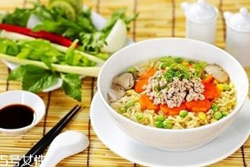 方便面加牛奶好吃嗎？牛奶方便面是黑暗料理嗎？