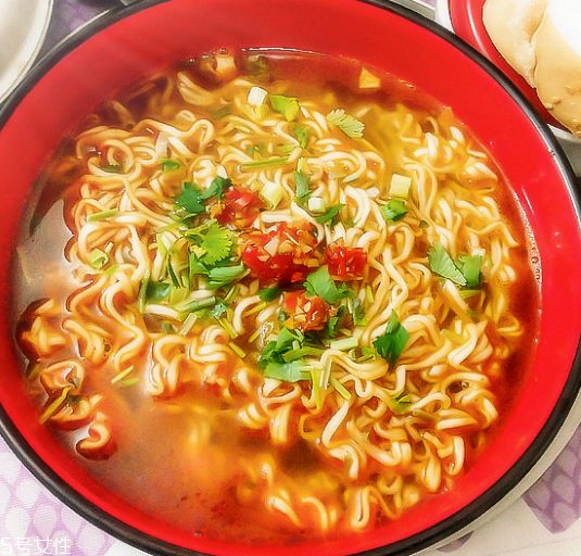 方便面和米飯哪個熱量高？方便面和米飯哪個更容易長胖？