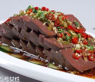 雞血弄衣服上了怎么辦？雞血洗得干凈嗎？