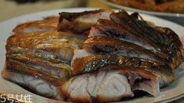 青魚能做魚干嗎？青魚怎么做成魚干？