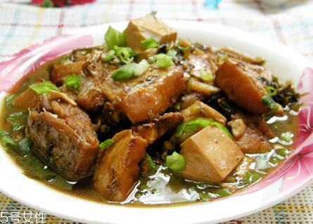 青魚肚子里有蝦能吃嗎？青魚吃蝦嗎？