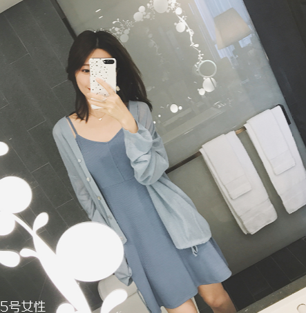 黃皮適合什么顏色裙子？什么顏色裙子適合黃皮女生？