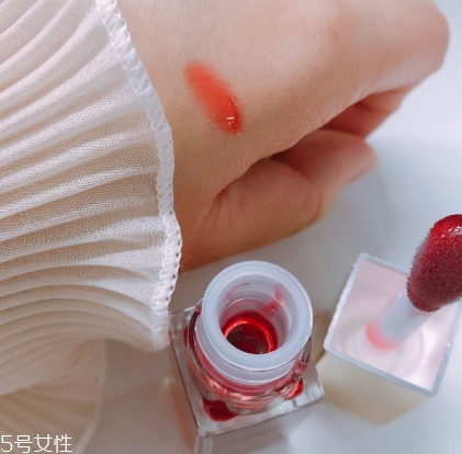 嬌韻詩唇釉需要卸嗎？嬌韻詩唇油怎么卸