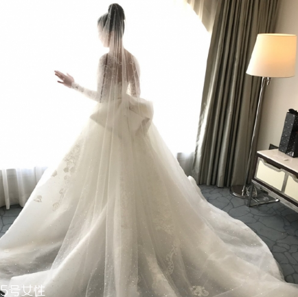 婚紗能干洗嗎？婚紗干洗會(huì)有損害嗎？