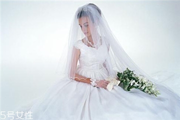 婚紗是男方買還是女方買？婚紗應(yīng)該哪一方買？