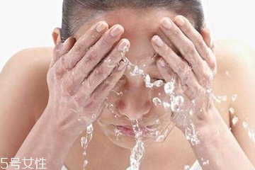 敏感肌能用洗面奶嗎？適合敏感肌用的洗面奶
