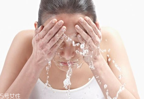 敏感肌可以用水楊酸嗎？水楊酸適合敏感肌嗎？