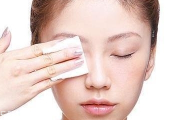 敏感肌用卸妝水還是卸妝油？