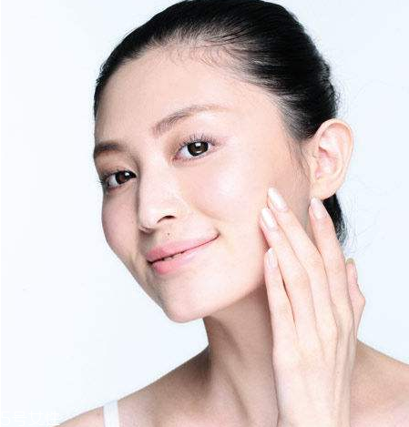 干皮可以用散粉嗎？皮膚干用什么散粉？