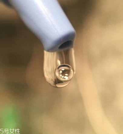 油皮能用精華嗎？油性皮膚能用精華液嗎？