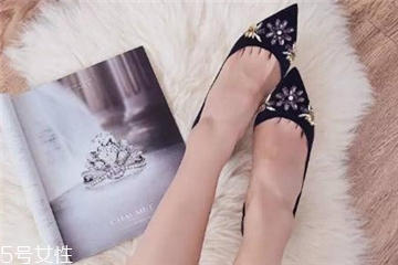 婚鞋可以穿黑色嗎？婚鞋穿黑色好嗎？
