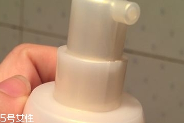 乳液會(huì)堵塞毛孔嗎？乳液會(huì)讓毛孔堵塞嗎？