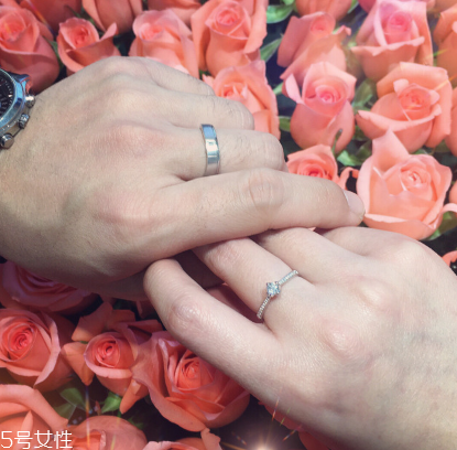 婚戒一般什么時(shí)候買？婚戒提前多長(zhǎng)時(shí)間買？