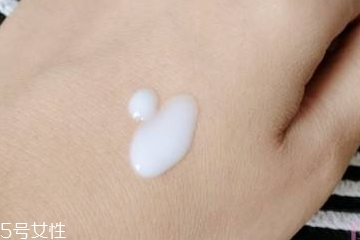 乳液倒不出來(lái)怎么辦？玻璃瓶乳液怎么倒出來(lái)？