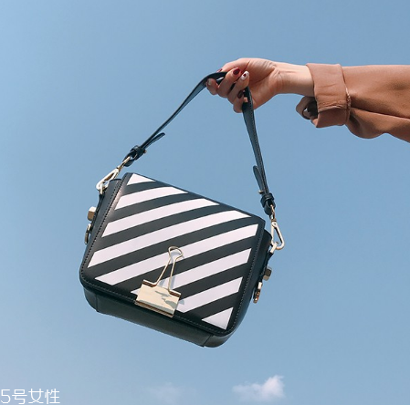 微胖女生背什么包包？微胖女生適合什么包包？