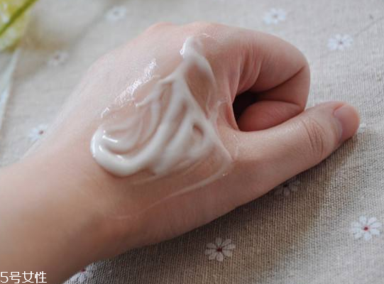 乳液過期了還能用嗎？過期乳液有什么妙用？