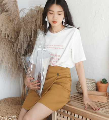 夏天白色t恤怎么搭配？夏季白t搭配竅門