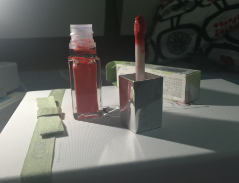 倩碧小方唇釉怎么樣？倩碧唇釉使用心得