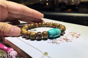 沉香手串怎么盤玩？沉香手串盤玩技巧