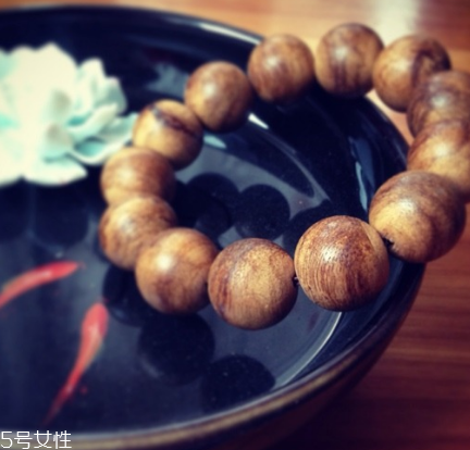 沉香手串可以用水洗嗎？沉香手串能沾水嗎？